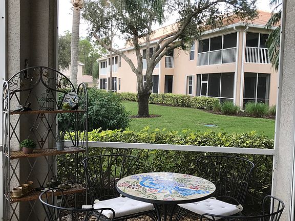 Lanai view of big side yard 