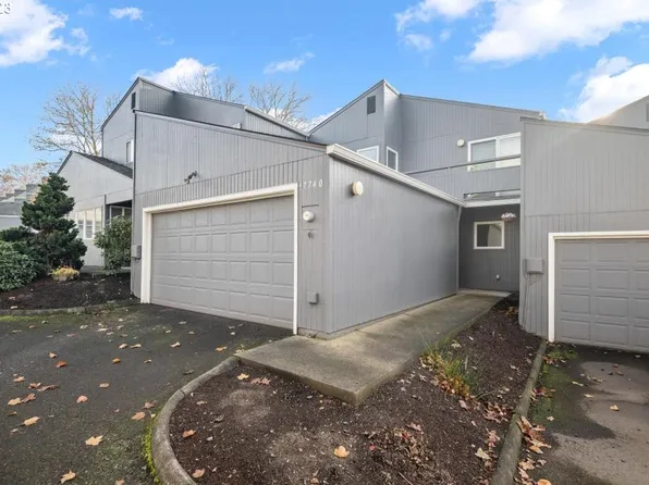 17740 NW Rolling Hill Ln, Beaverton, OR 97006