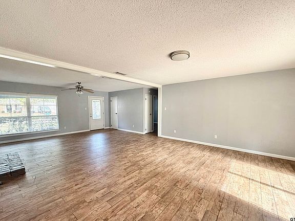 5th image of 1015 Bryan St