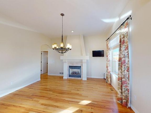 5th image of 303 Vista Montana Ln