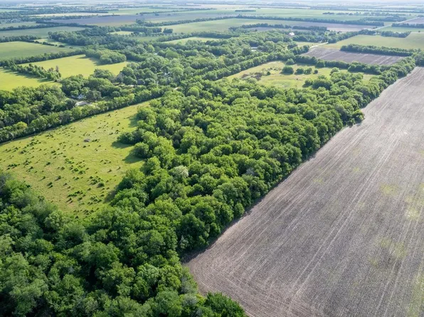 4905 NW 60th St, Halstead, KS 67056