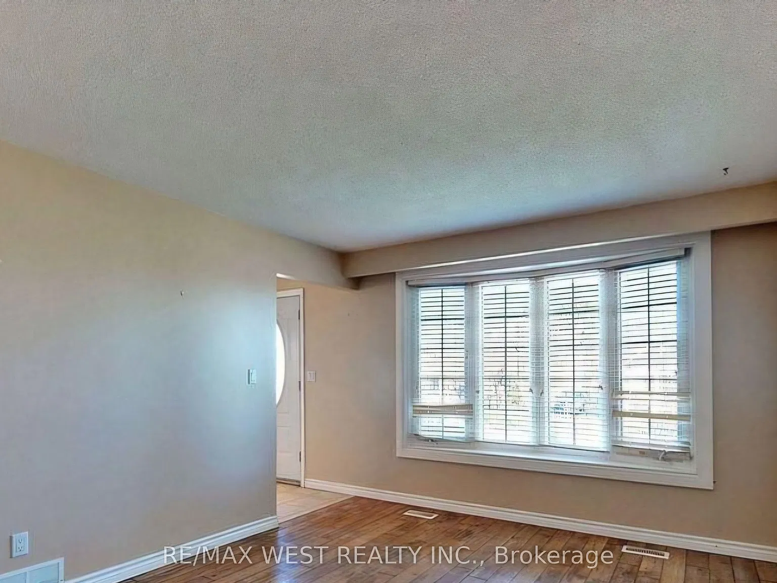 3 bed, $2,800 — Photo 2