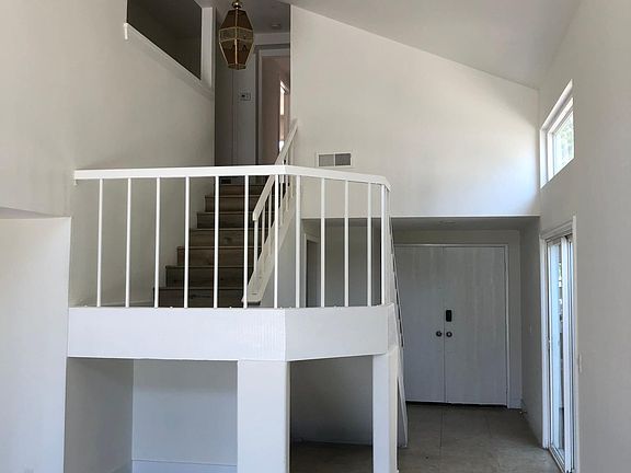 4th image of 22572 Lake Forest Ln