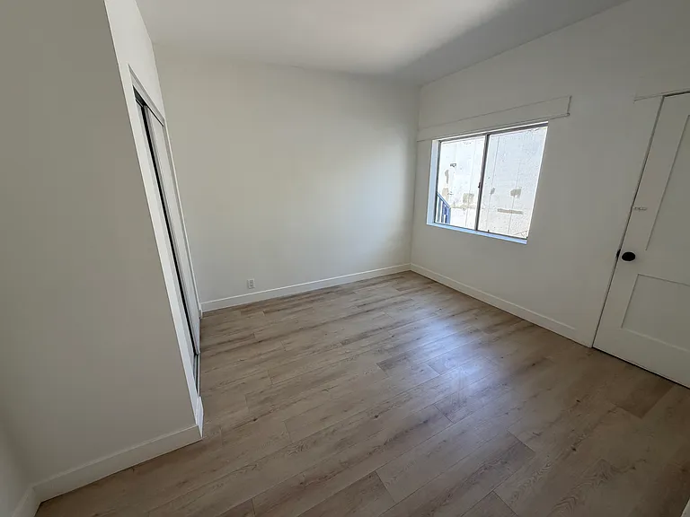 2139 Venice Blvd — Photo 6