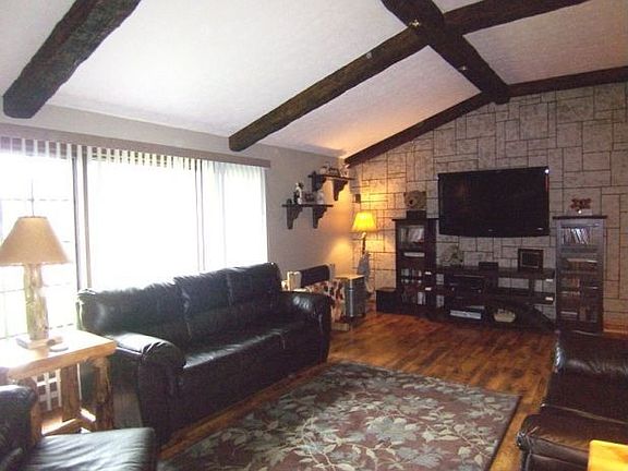 4th image of 1646 Eisenhower Dr