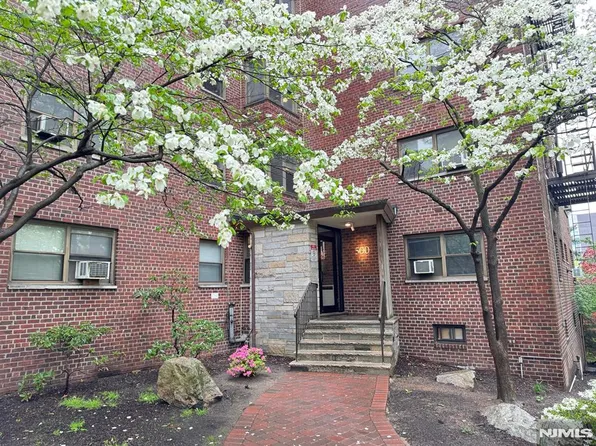 500 Linwood Dr APT 2G, Fort Lee, NJ 07024