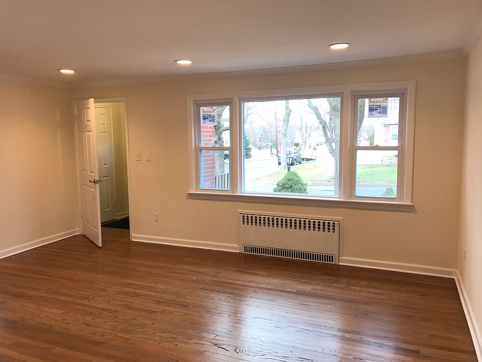 2nd image of 2224 Wesley Ave SW