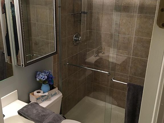 4th image of 1117 Broad St Unit 3C