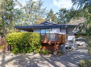 2660 Macdonald Dr E, Saanich, BC V8N 1X9