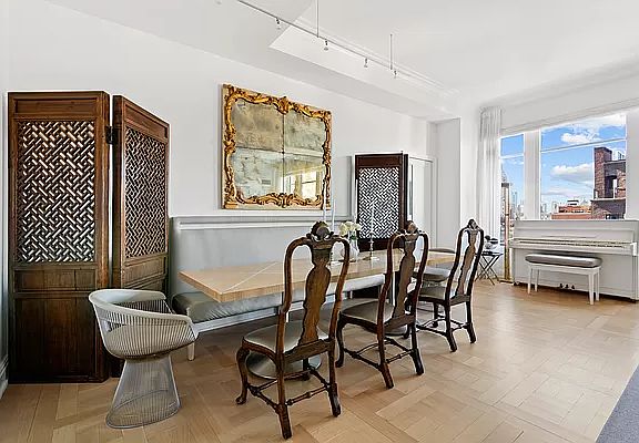 3rd image of 200 E 79th St APT 18B