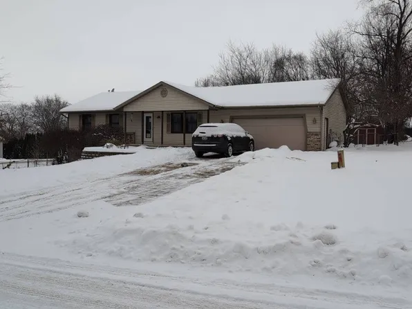 1695 Karen Dr, Dorr, MI 49323