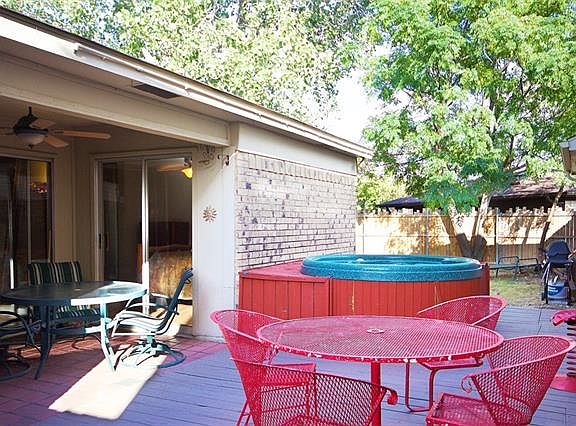 2nd image of 2214 Spicewood Ln