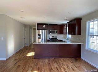 206 6th St #2, Harrison, NJ 07029