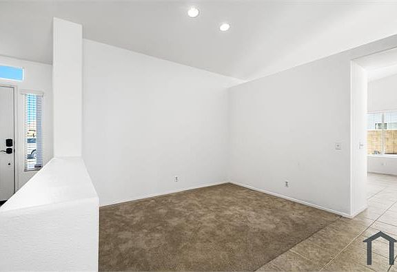 4th image of 83907 Avenida Serena