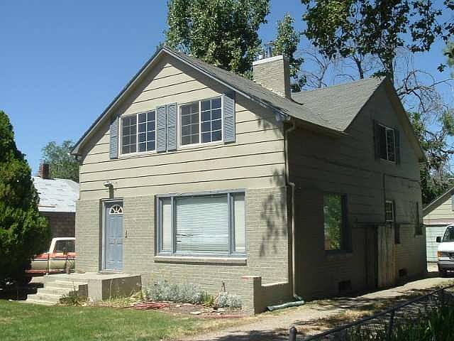 Front view of the house.
