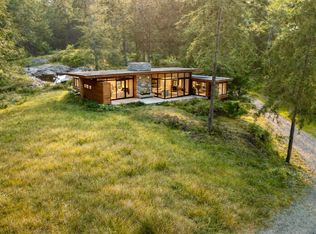 831 Windjammer Rd, Bowen Island, BC V0N1G2