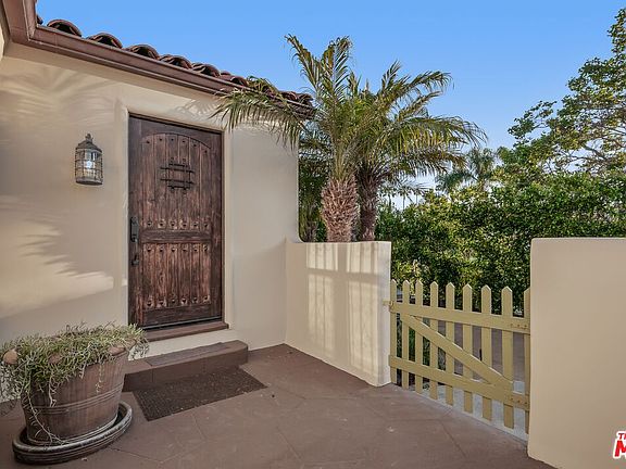 4th image of 624 N Poinsettia Pl