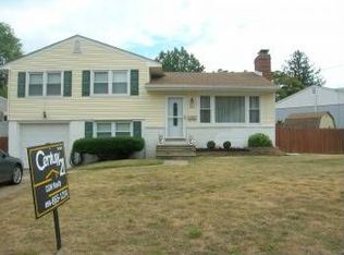 22 Washington Ave, Edgewater Park, NJ 08010