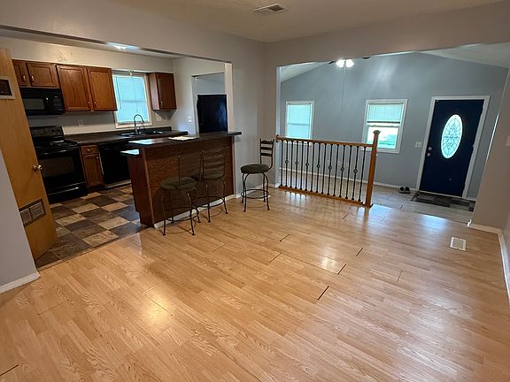 3rd image of 1637 Glenrose Ave