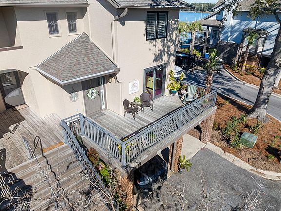 2nd image of 1915 Marsh Oak Ln