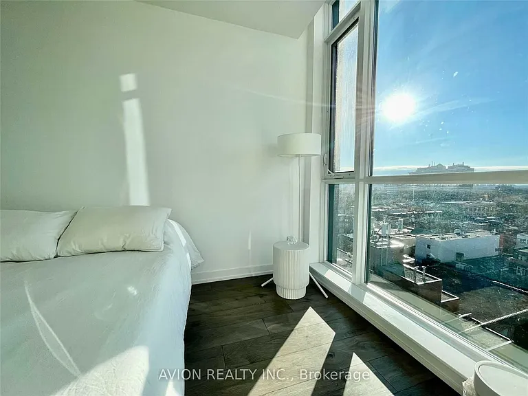 297 College St #1015 — Photo 10