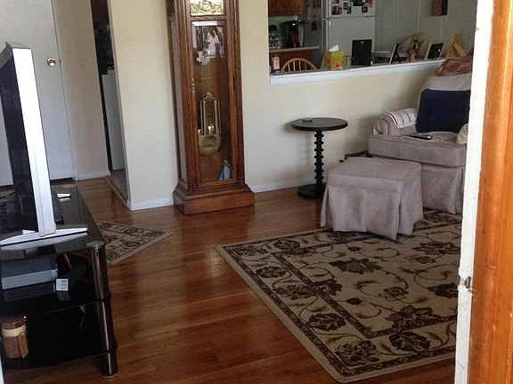 4th image of 16 Holly St #D