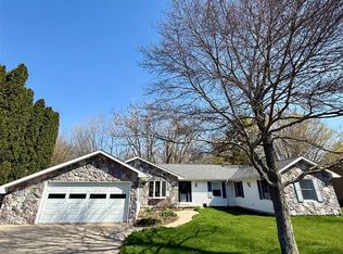 2949 E Hillside Dr, Midland, MI 48640