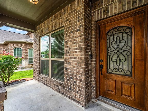 3rd image of 2590 Magnolia Fair Way
