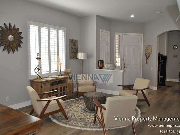 4th image of 1402 Sandhill Dr
