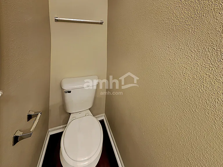 502 Bourneside Dr — Photo 9