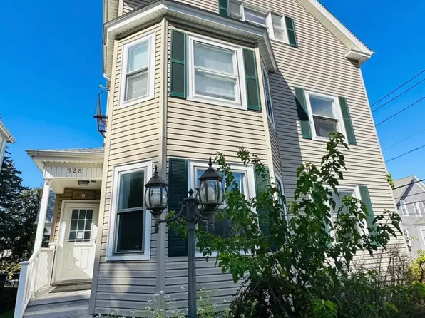 928 High St APT 3, Fall River, MA 02720