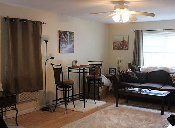 2nd image of 408 Fox Run Ln