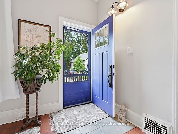 5th image of 18 Mount Pleasant Ave