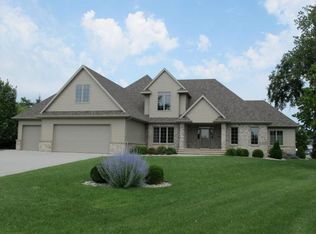 1738 Lydia Cir, Grand Forks, ND 58201