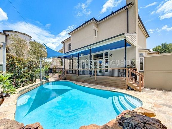 3rd image of 122 Vieux Carre Dr
