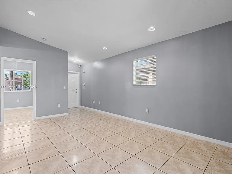 1261 SE 27th St #201 — Photo 9