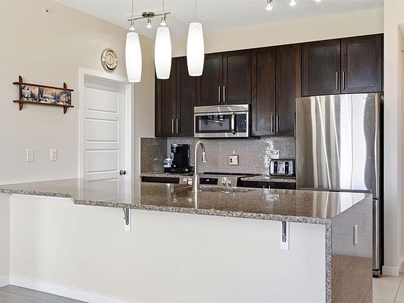 4th image of 207 E Sunset Dr #408