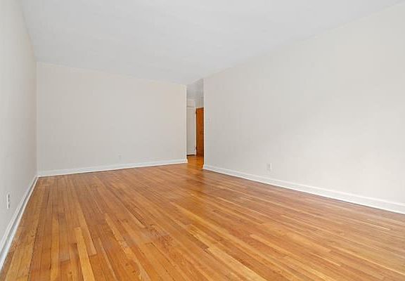 2nd image of 6515 Yellowstone Blvd APT 3D
