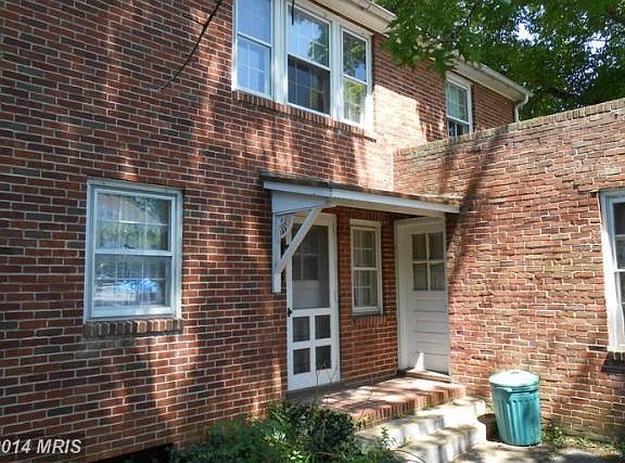 4th image of 252 College Ave