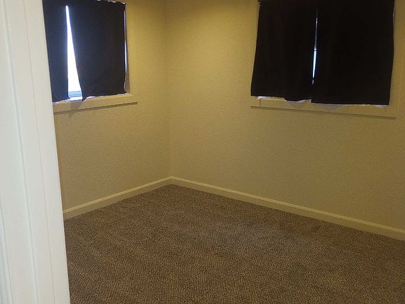 3rd image of 725 N Rainier Ave