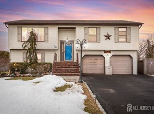 15 Erin Ln, Old Bridge, NJ 08857