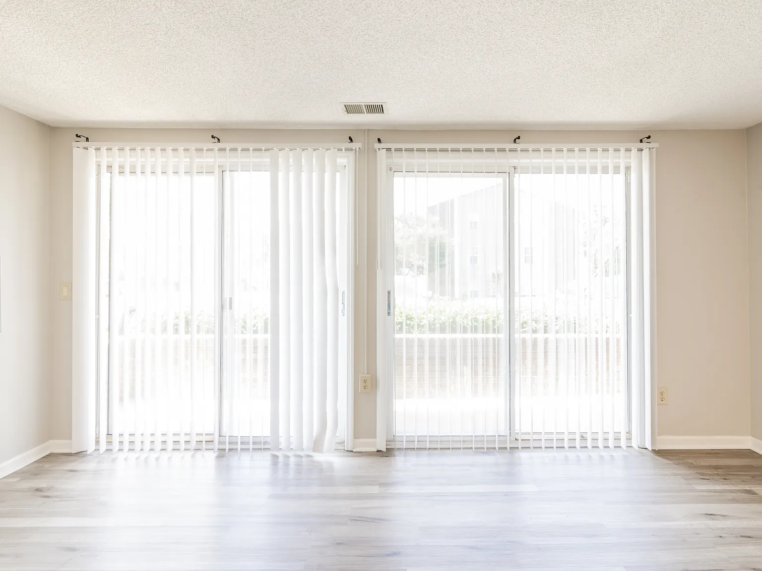 1624 Arlyn Cir — Photo 3
