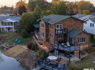 302 Dogwood Pl, Petersburg, IL 62675