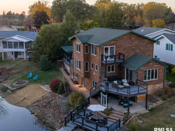 302 Dogwood Pl, Petersburg, IL 62675