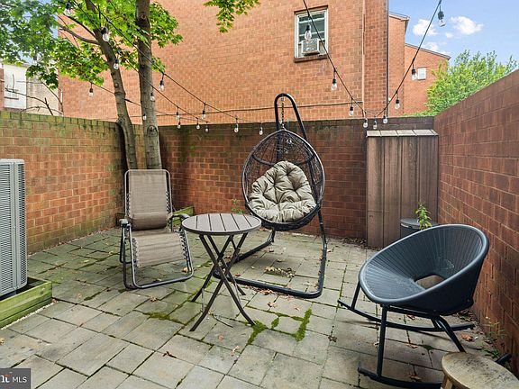 4th image of 1 Queen St Unit 13A