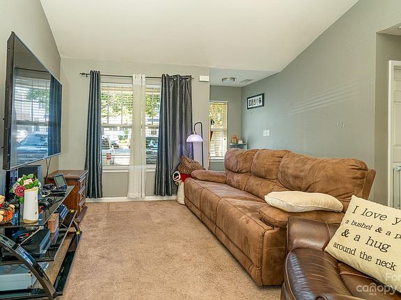 4th image of 535 Fawnborough Ct