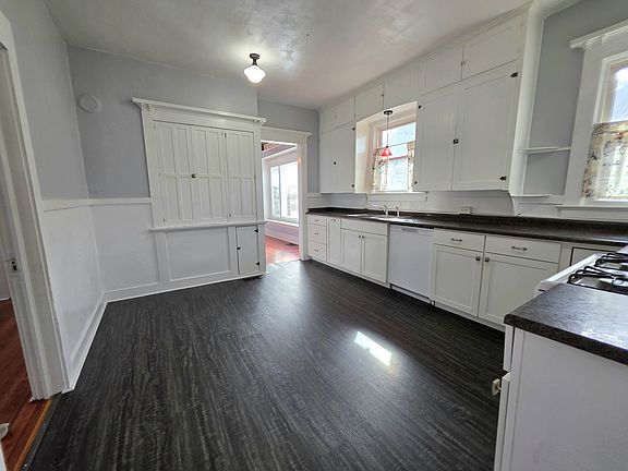 5th image of 1033 Carteret Ave