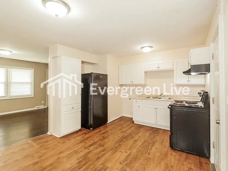 11213 Crystal Ave — Photo 8