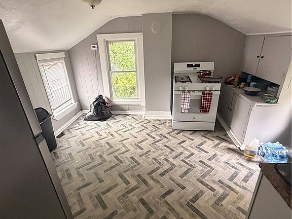 3rd image of 11 Lincoln St