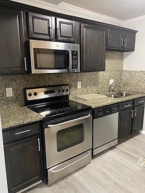 1st image of 4574 Greenwood Dr